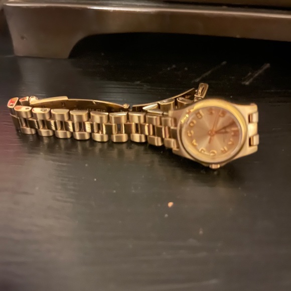 Marc Jacobs Accessories - Marc jacobs gold watch